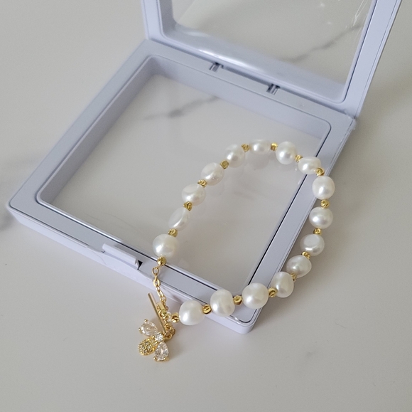 Freshwater Pearl Bracelet with Bee Charm - Picture 5 of 7
